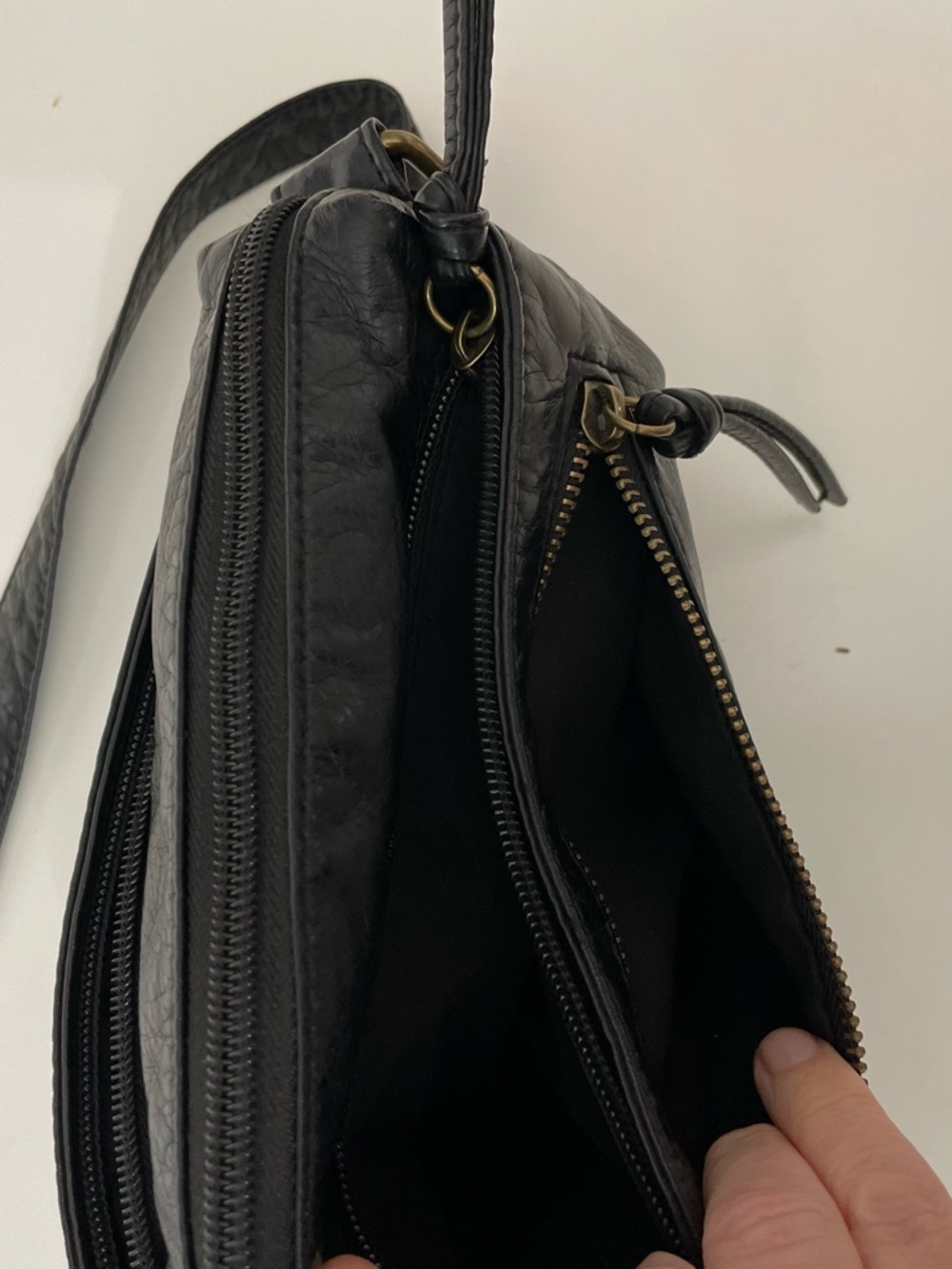Bueno Black Leather Crossbody Purse Adjustable Strap - Picture 8 of 10